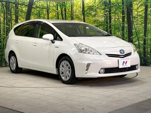 TOYOTA PRIUS Alpha 2012