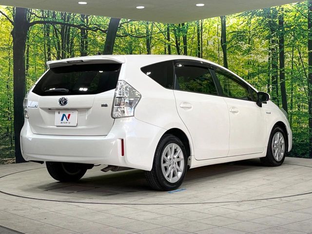 TOYOTA PRIUS Alpha 2012