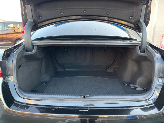 TOYOTA LEXUS RC300h 2016