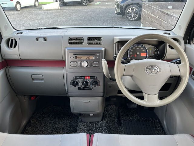 TOYOTA PIXIS SPACE 2013