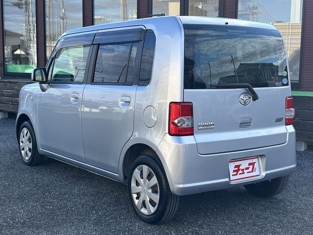 TOYOTA PIXIS SPACE 2013