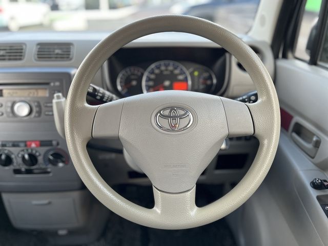 TOYOTA PIXIS SPACE 2013