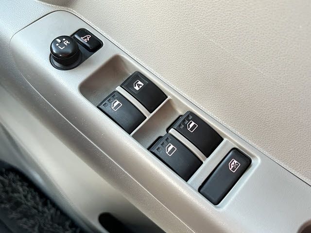 TOYOTA PIXIS SPACE 2013