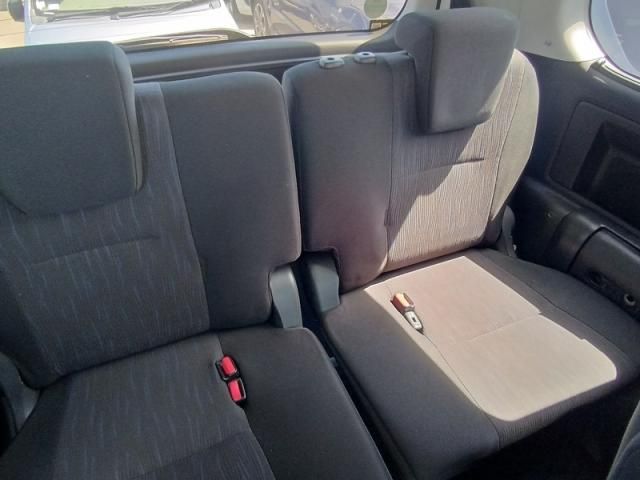TOYOTA NOAH 2010