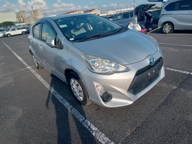 TOYOTA AQUA 2016