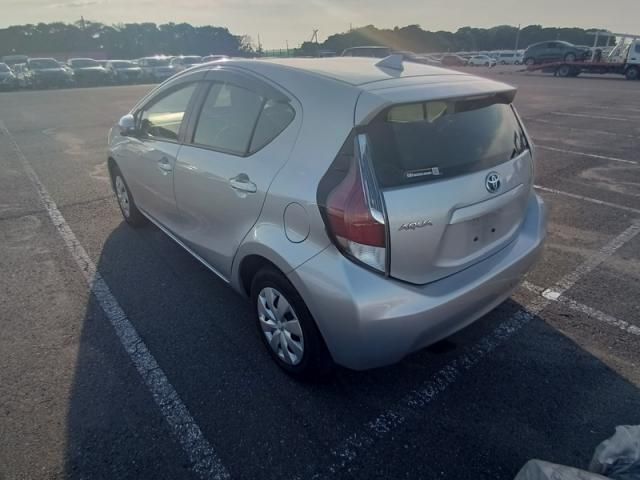 TOYOTA AQUA 2016