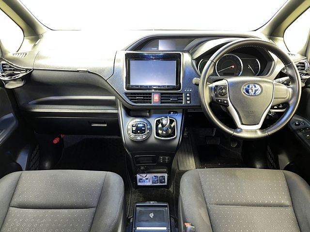 TOYOTA VOXY HYBRID 2015