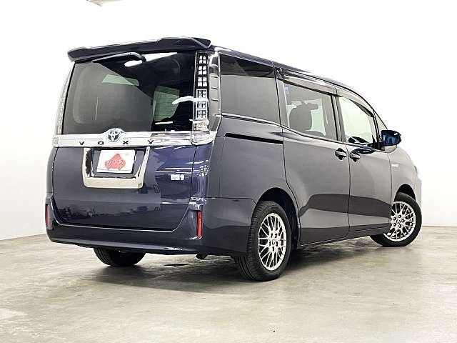TOYOTA VOXY HYBRID 2015
