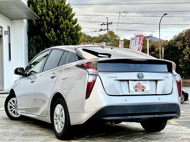 TOYOTA PRIUS 2016