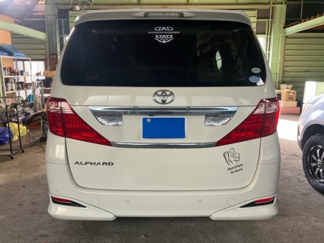 TOYOTA ALPHARD 2010