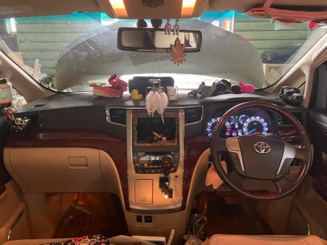 TOYOTA ALPHARD 2010
