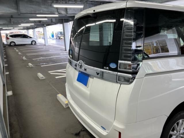 TOYOTA VOXY 4WD 2019