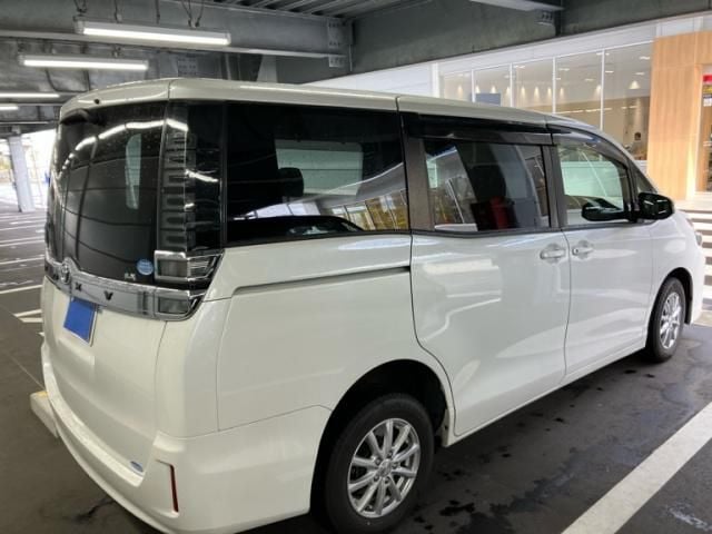 TOYOTA VOXY 4WD 2019