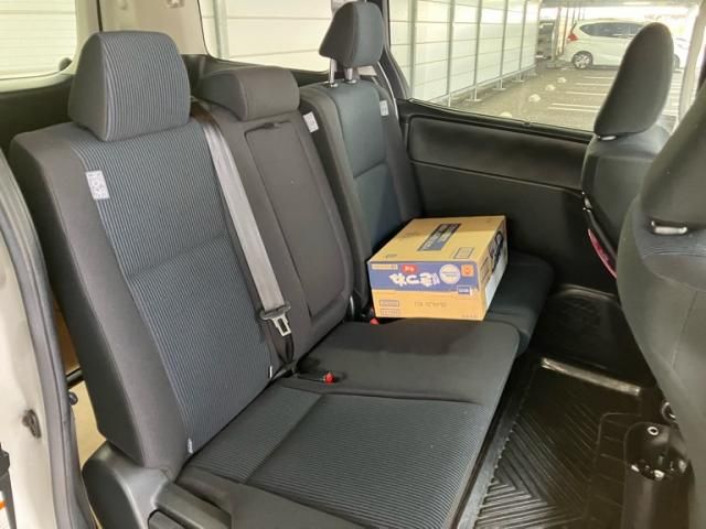 TOYOTA VOXY 4WD 2019