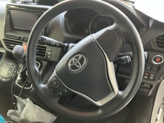 TOYOTA VOXY 4WD 2019