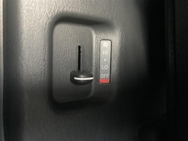 TOYOTA HIACE van 4WD 2021