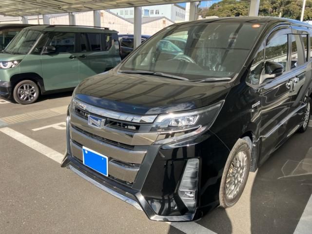 TOYOTA NOAH HYBRID 2018