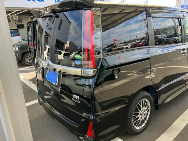TOYOTA NOAH HYBRID 2018