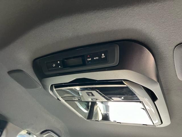 TOYOTA NOAH HYBRID 2018