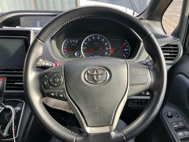 TOYOTA VOXY 2015