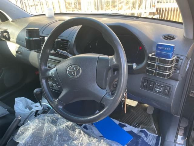 TOYOTA AVENSIS 2004