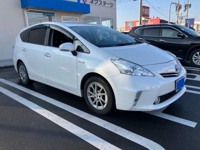 TOYOTA PRIUS Alpha 2014