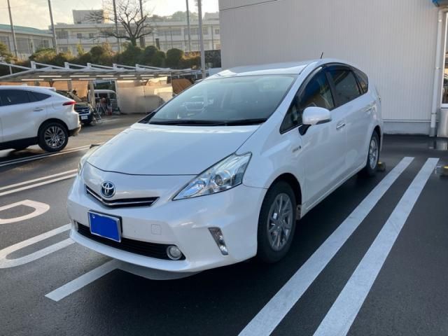 TOYOTA PRIUS Alpha 2014