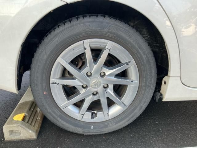 TOYOTA PRIUS Alpha 2014