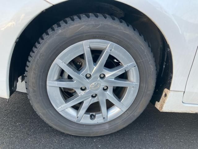 TOYOTA PRIUS Alpha 2014