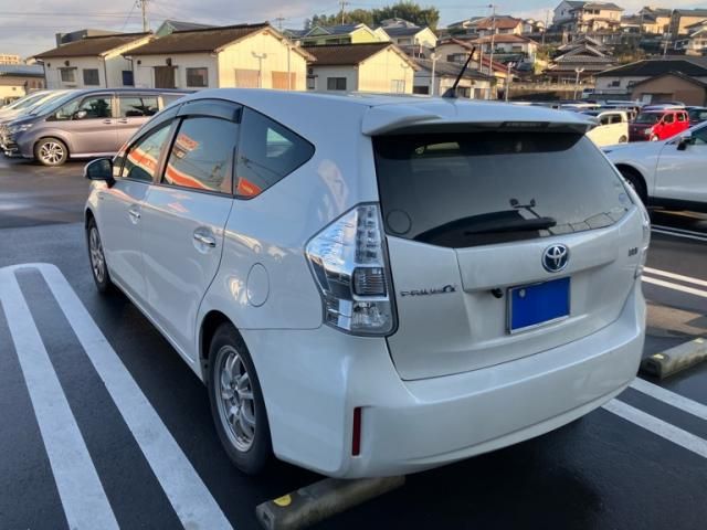 TOYOTA PRIUS Alpha 2014