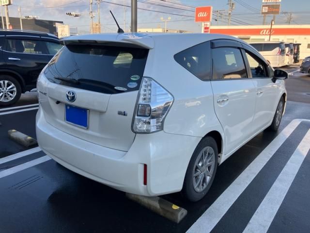 TOYOTA PRIUS Alpha 2014