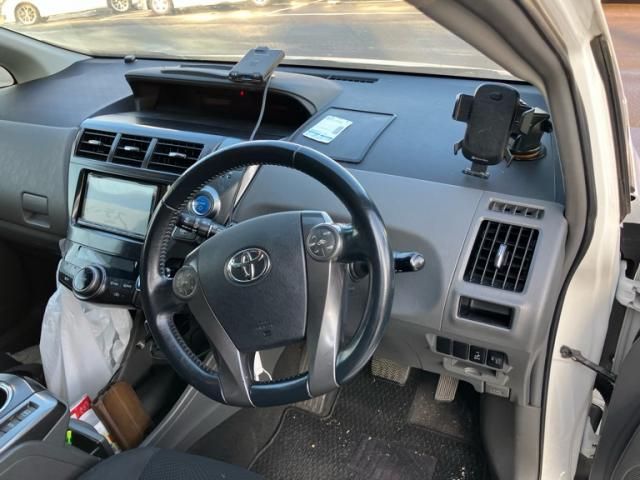 TOYOTA PRIUS Alpha 2014