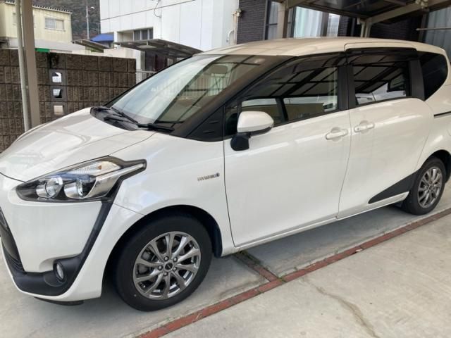 TOYOTA SIENTA HYBRID 2015