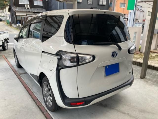 TOYOTA SIENTA HYBRID 2015