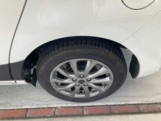 TOYOTA SIENTA HYBRID 2015