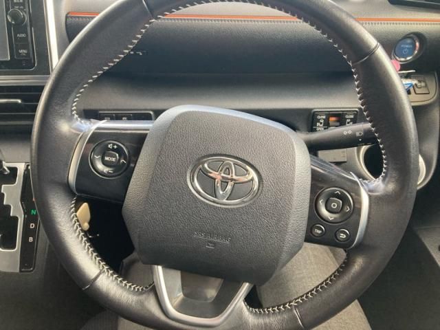 TOYOTA SIENTA HYBRID 2015