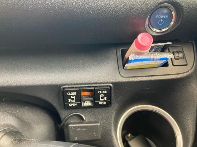 TOYOTA SIENTA HYBRID 2015