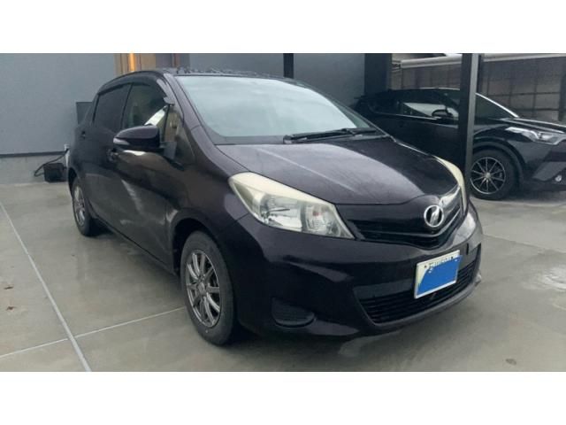 TOYOTA VITZ 2013