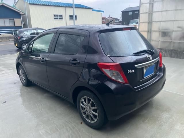 TOYOTA VITZ 2013