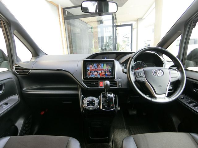 TOYOTA NOAH 2017
