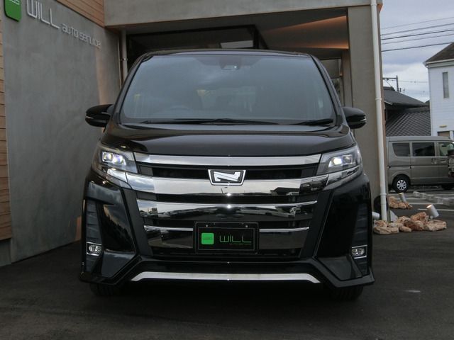 TOYOTA NOAH 2017