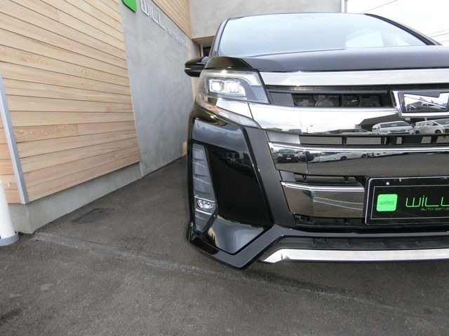 TOYOTA NOAH 2017