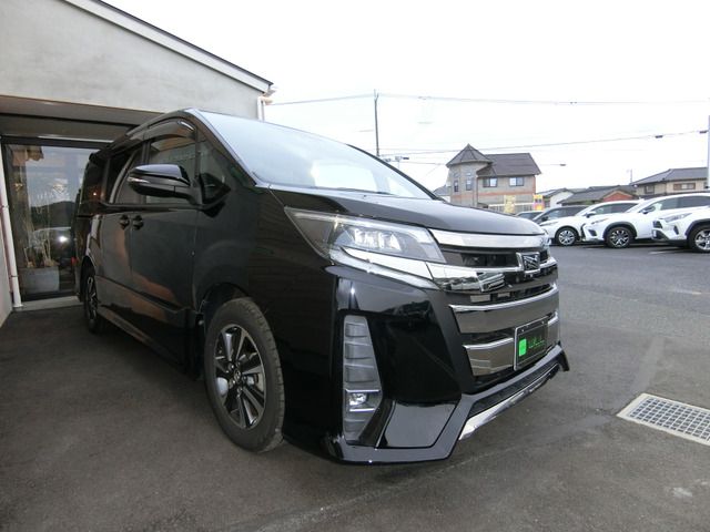 TOYOTA NOAH 2017
