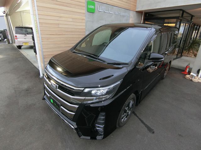 TOYOTA NOAH 2017