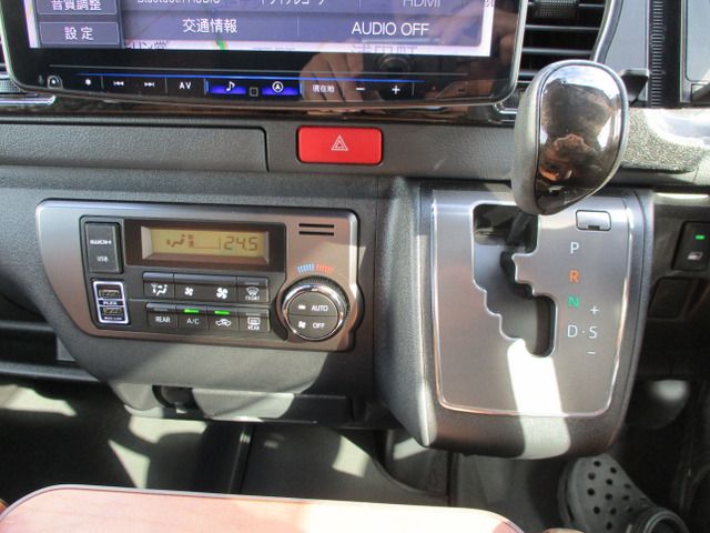 TOYOTA HIACE van 2WD 2024