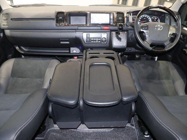 TOYOTA HIACE van 2WD 2018