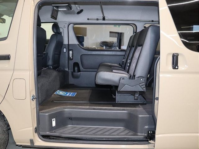 TOYOTA HIACE van 2WD 2018