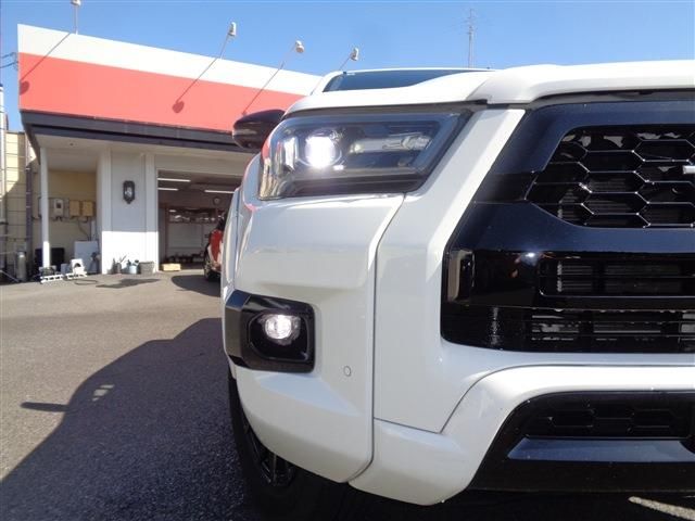 TOYOTA HILUX 4WD 2023