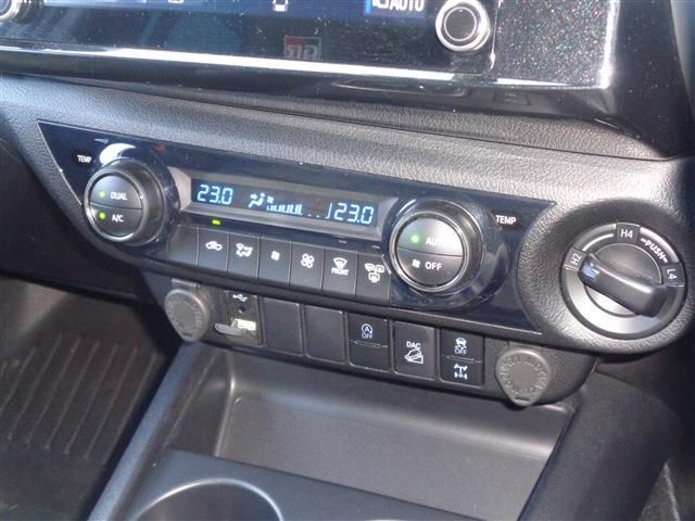 TOYOTA HILUX 4WD 2023