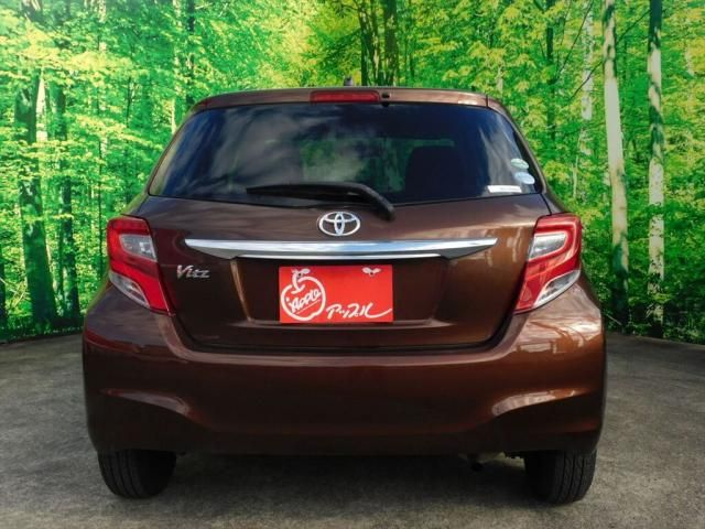 TOYOTA VITZ 2015